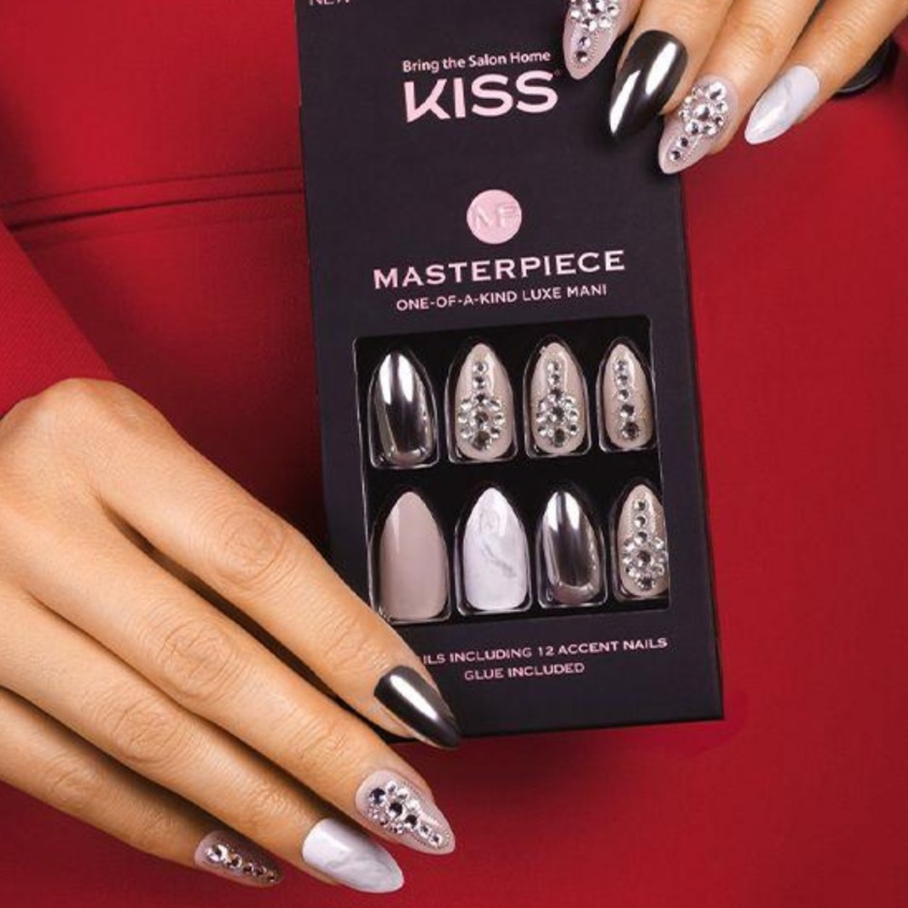 Kiss Masterpiece One-Of-A-Kind Luxe Mani Set in 'Kitty Gurl’